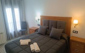 Al-Qazeres Suites