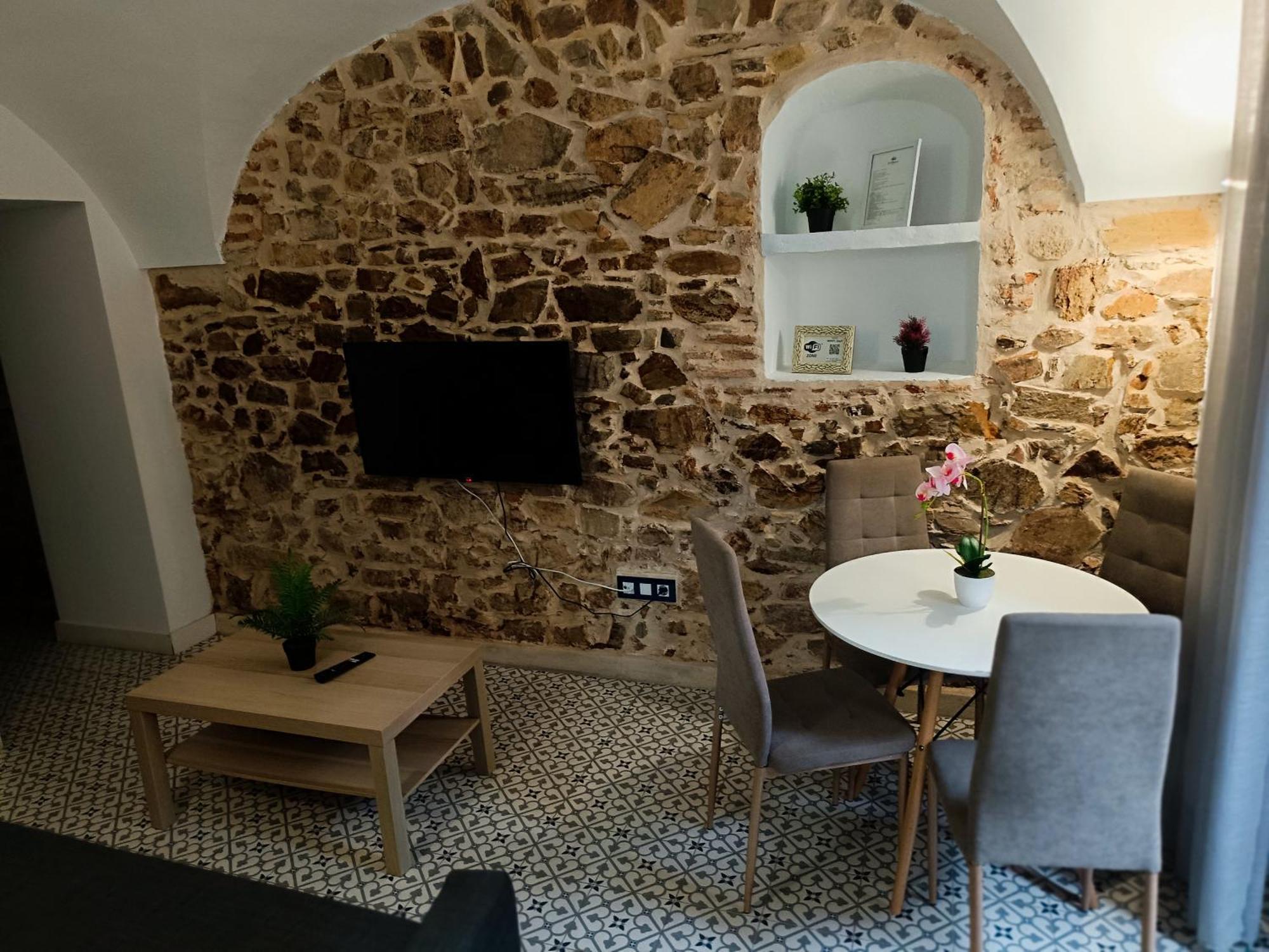 Al-Qazeres Suites Caceres Exterior photo