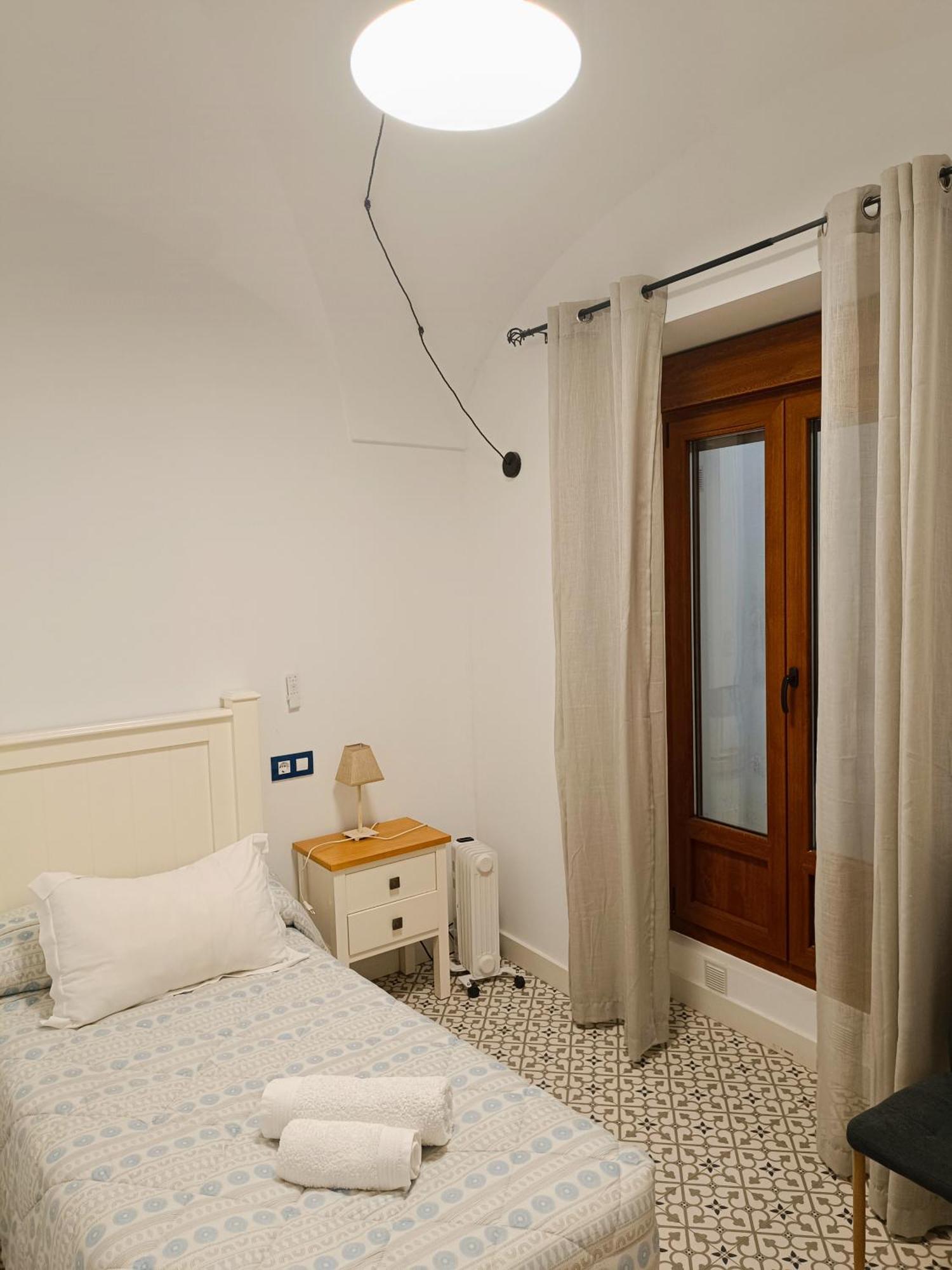 Al-Qazeres Suites Caceres Exterior photo