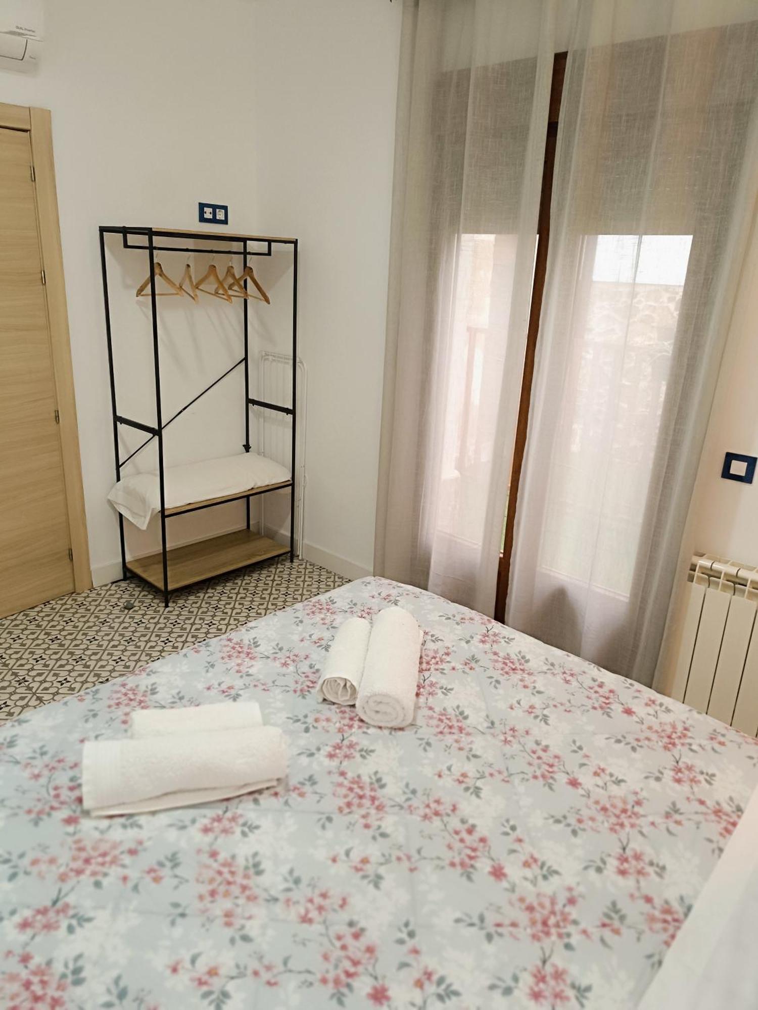Al-Qazeres Suites Caceres Exterior photo