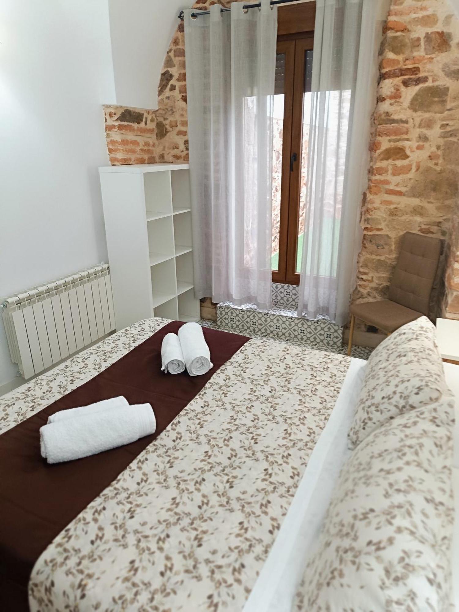 Al-Qazeres Suites Caceres Exterior photo