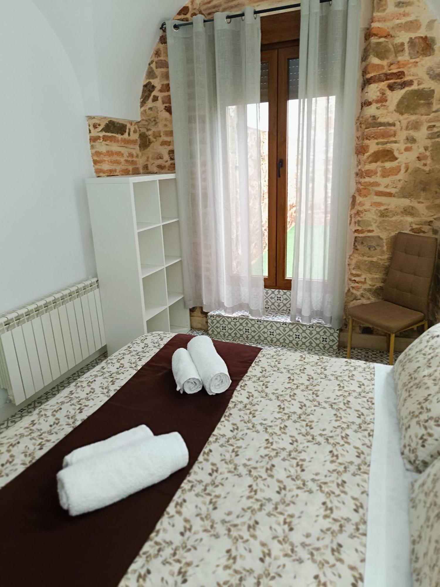 Al-Qazeres Suites Caceres Exterior photo
