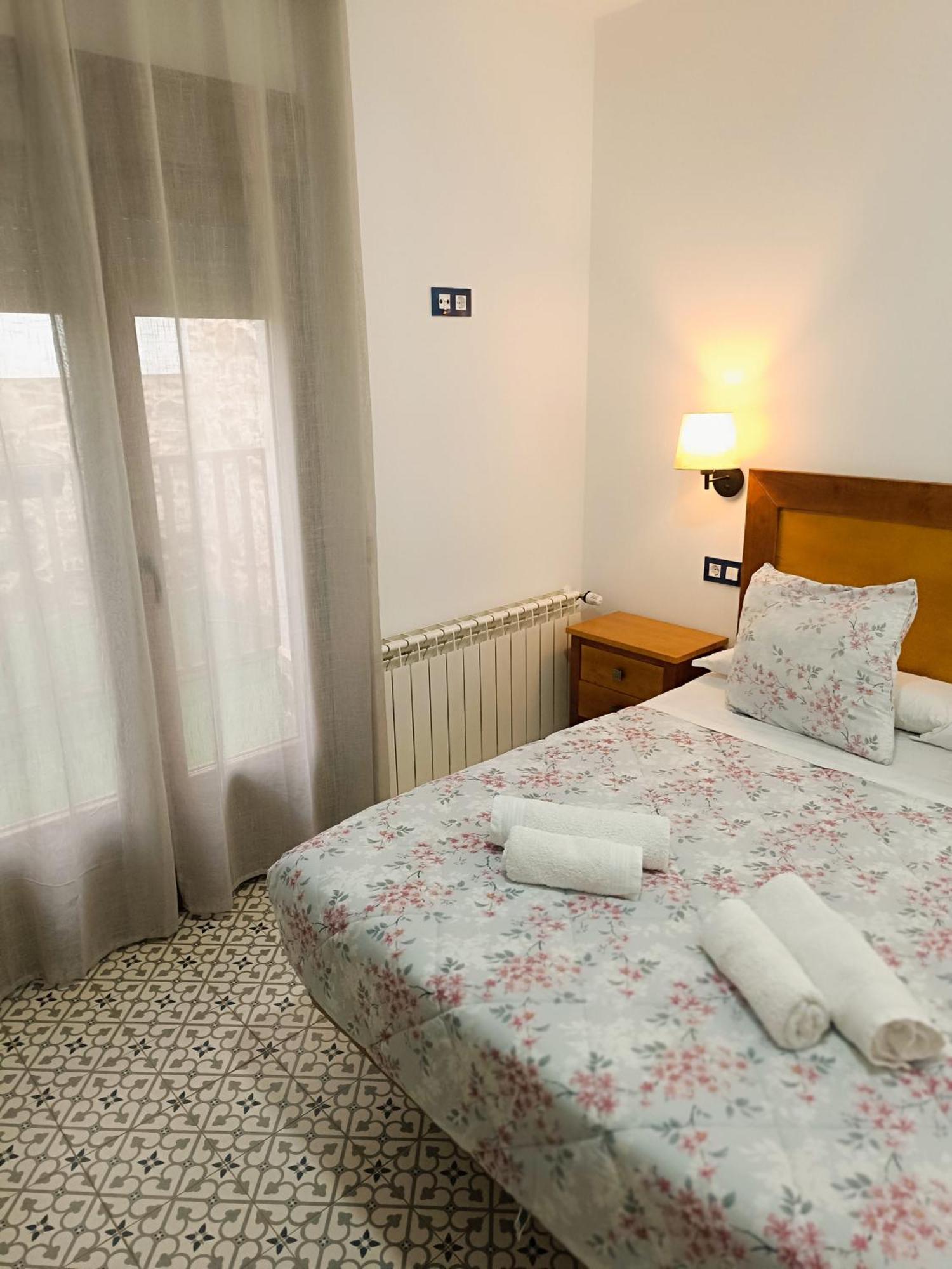 Al-Qazeres Suites Caceres Exterior photo